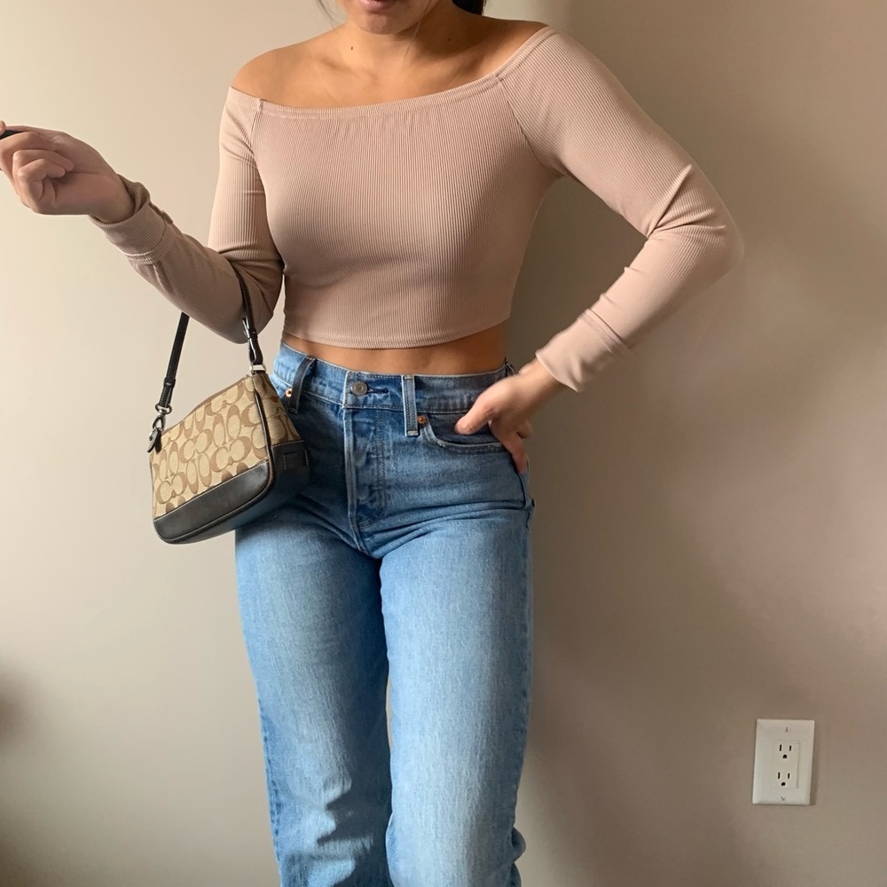 Off shoulder long sleeve crop top